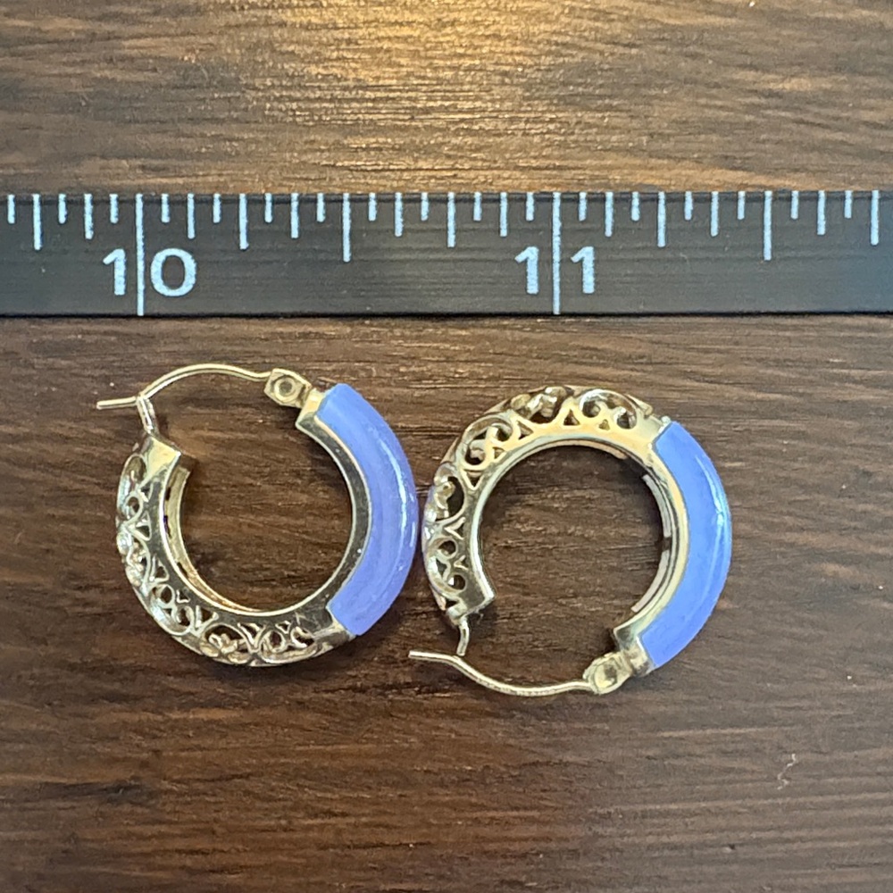 14k Gold and lavender Jade Hoop Earrings - Picture 6 of 6
